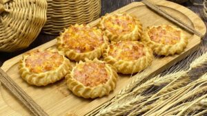 Перепечки с ветчиной и сыром