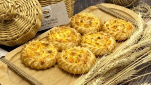 Перепечки с курицей и ананасом