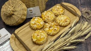 Перепечки с абрикосом и миндалем